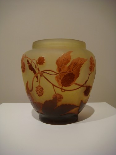 Emile Gallé Vase aux fleurs de Houblon - Verrerie, Cristallerie Style Art nouveau