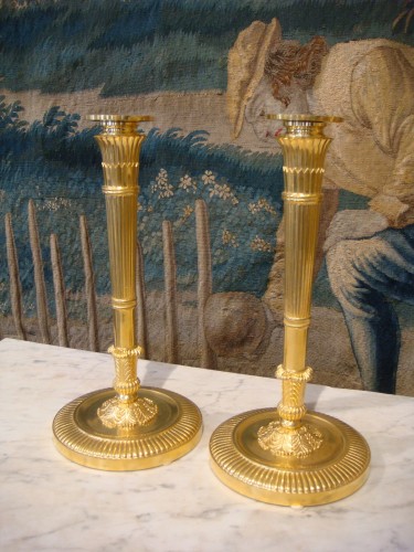 Paire de bougeoirs en bronze doré aux carquois - Antiquaires Balzeau & Brion