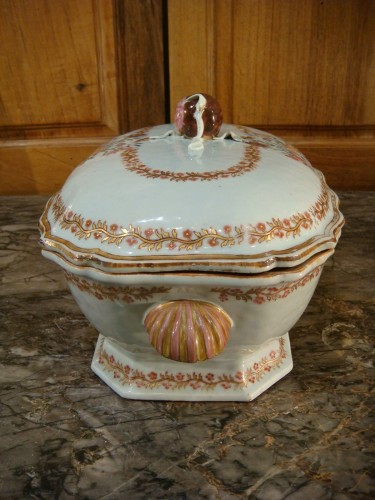 Antiquités - Porcelain terrine from the Compagnie des Indes - 18th century