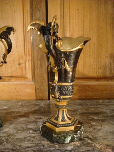 Antiquités - Pair of Hanaps with winged dragons in bronze