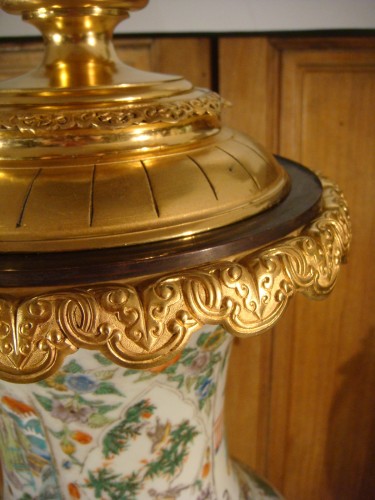 Antiquités - Vase Lampe en Porcelaine de Chine et Bronze doré