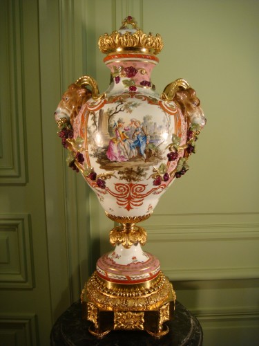 Paire de grands vases en cassolettes en porcelaine - Antiquaires Balzeau & Brion