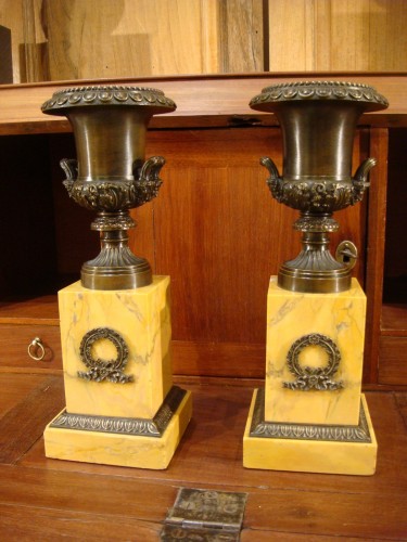 Objet de décoration Cassolettes, coupe et vase - Paire de cassolettes en bronze aux vases Medicis
