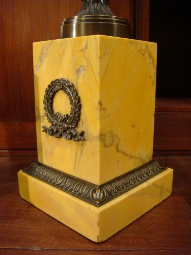 XIXe siècle - Paire de cassolettes en bronze aux vases Medicis