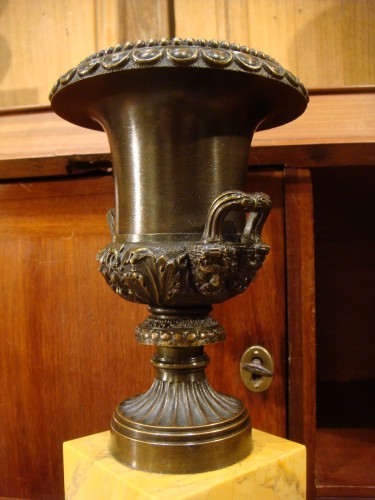 Paire de cassolettes en bronze aux vases Medicis - Restauration - Charles X