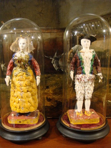 Objets de Curiosité  - Couple de mariés paludiers en coquillages - Epoque XIXe