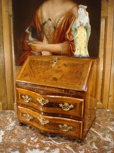 Collections Meuble de Maîtrise - Oeuvre de Maitrise, commode scriban travail de l’Est de la France - Epoque XVIIIe