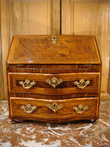 Oeuvre de Maitrise, commode scriban travail de l’Est de la France - Epoque XVIIIe - Antiquaires Balzeau & Brion