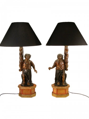 Anges en bois polychromé montés en Lampe