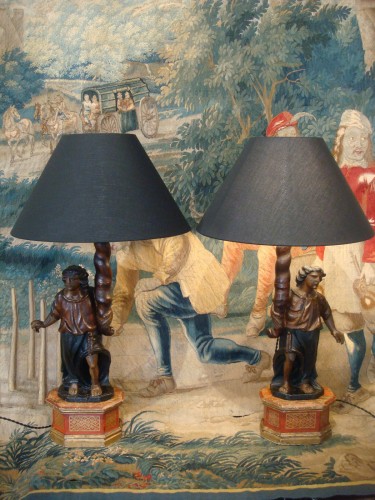 Anges en bois polychromé montés en Lampe - Luminaires Style 