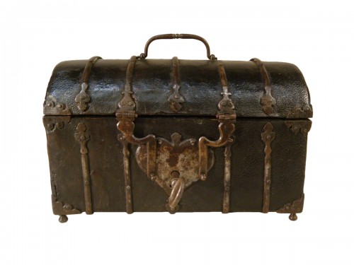 Curved leather case with iron fittings from the 17th century
