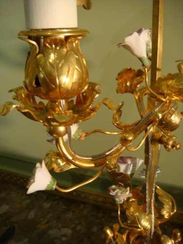 Antiquités - Lampe écran en bronze doré et porcelaine vers 1880
