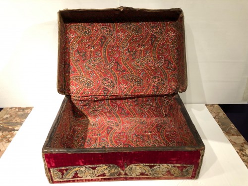 Objet de décoration  - Coffret Ottoman brodé