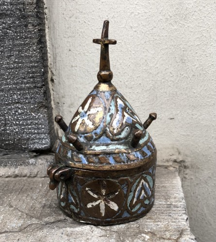 Pyxide en cuivre champlevé, émaillé et doré, Limoges XIIIe siècle - Art sacré, objets religieux Style 