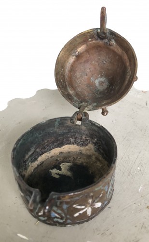 Pyxide en cuivre champlevé, émaillé et doré, Limoges XIIIe siècle - 