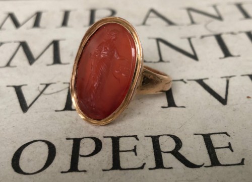 19th century - Gold Ring Intaglio Justitia circa 1800