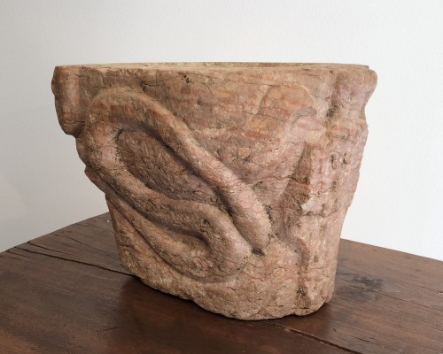 Architectural & Garden  - A Verona marble Gothic Capital
