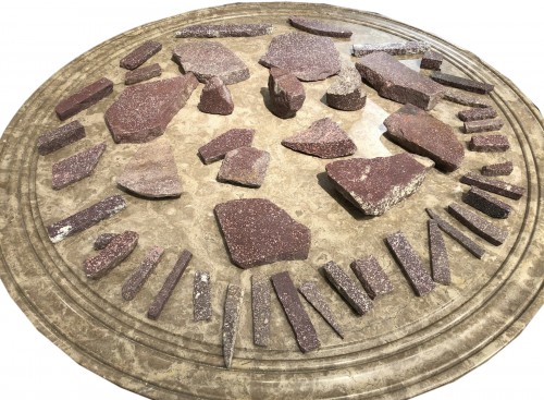 Collection de 45 fragments antique de porphyre égyptien impérial