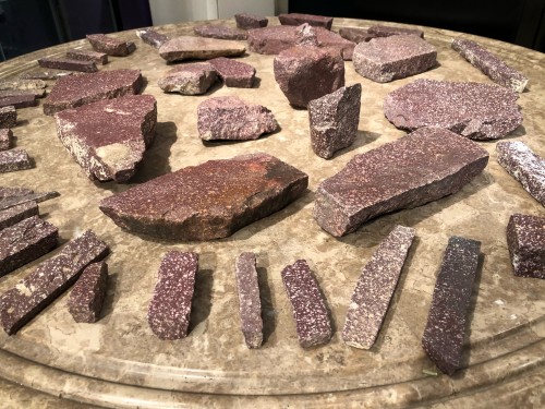 A collection of 45 ancient imperial Egyptian porphyry fragments - 