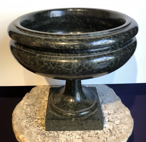 Decorative Objects  - A Green Porphyry Bowl