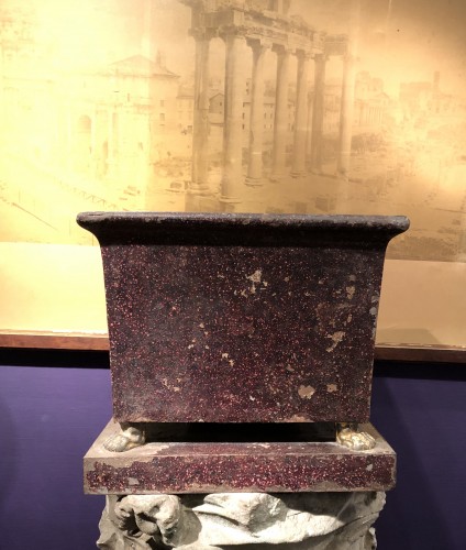 18th century - Sheet metal planter paint in Egyptian Porphyry .