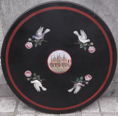 An Italian Micromosaic inlaid Nero Del Belgio circular table top . - Decorative Objects Style 