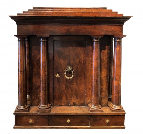 North Italian Cabinet or "monetaire"