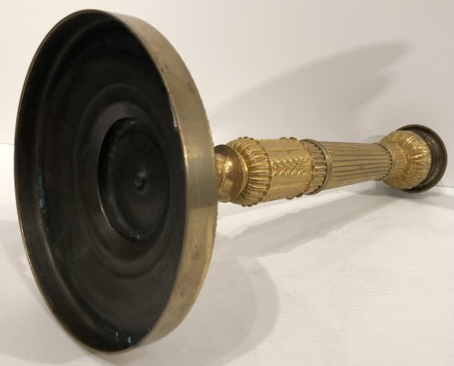 XIXe siècle - Paire de bougeoirs 1er Empire en bronze dorée