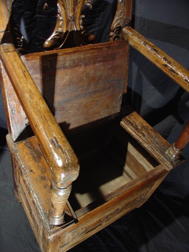 Fauteuil à coffret début XVIeI siècle - Antiques Provence