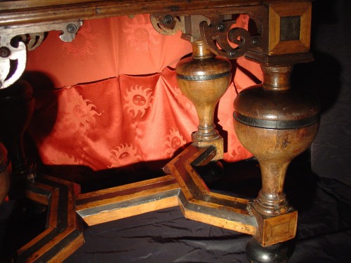 Furniture  - 17th century Netherland Table 