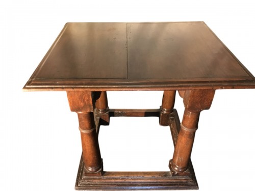 Table d'appoint 17e siècle