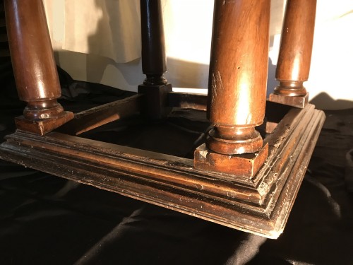 17 th C. small table - Furniture Style Louis XIII
