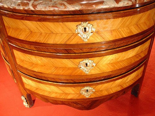 Commode demi lune début XVIIIe d'époque Régence - Régence