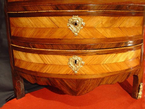 Antiquités - Commode demi lune début XVIIIe