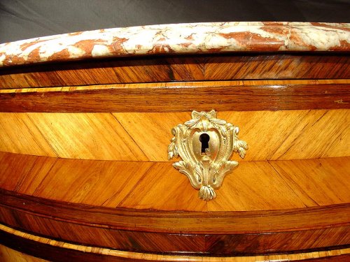 Antiquités - Commode demi lune début XVIIIe