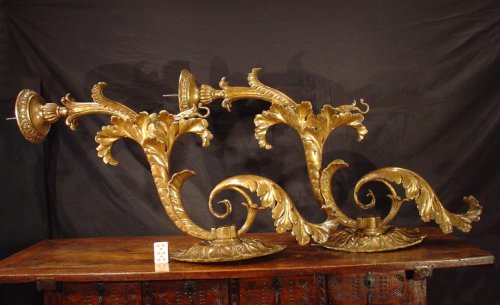 Paire de Bras de lumière bois doré XVIIe siècle - Luminaires Style Louis XIV