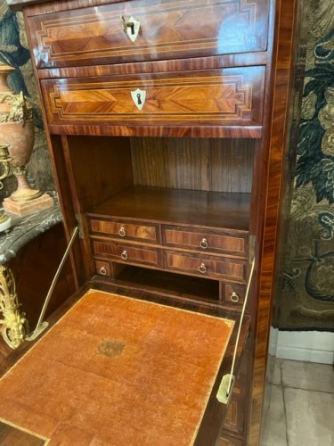 Mobilier Bureau et Secrétaire - Secrétaire Louis XVI estampillé J-B Tuart