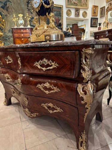 Commode Tombeau d'époque Louis XV - Mobilier Style Louis XV