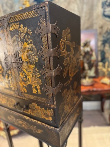 Napoléon III - Cabinet en laque de chine, travail anglais fin XIXe