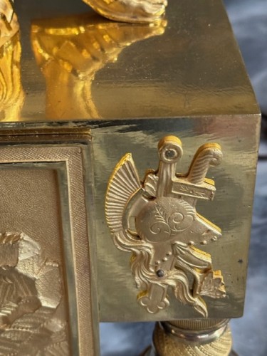 Pendule d'époque Empire représentant Louis XIV - Antiquités Paul Azzopardi