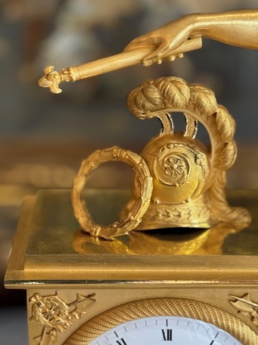 Antiquités - Pendule d'époque Empire représentant Louis XIV