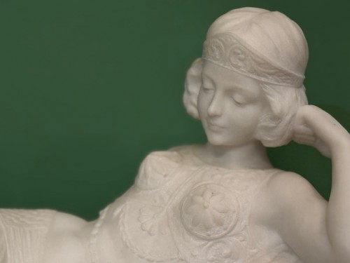 Antiquités - Marbre orientaliste signé Pugi