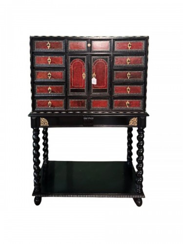 Cabinet de voyage flamand du XVIIe siècle