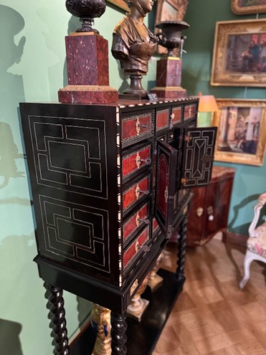 Cabinet de voyage flamand du XVIIe siècle - Antiquités Paul Azzopardi