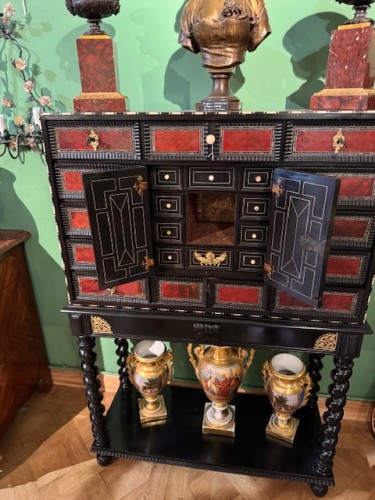 Cabinet de voyage flamand du XVIIe siècle - Louis XIII