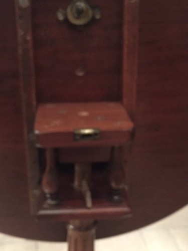 Guéridon en acajou fin 18e - Antiquités Paul Azzopardi