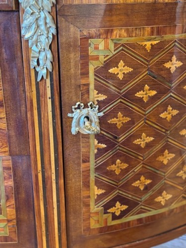 Commode demi-lune d'époque Louis XVI - Mobilier Style Louis XVI