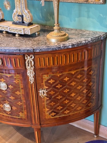 XVIIIe siècle - Commode demi-lune d'époque Louis XVI