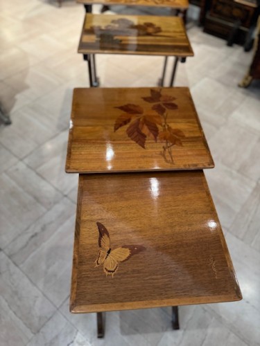 Table gigogne signée Gallé - Antiquités Paul Azzopardi