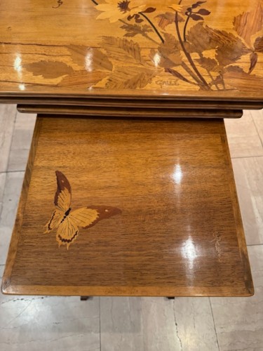 XXe siècle - Table gigogne signée Gallé